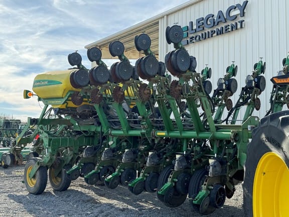 2008 John Deere 1790 Equipment Image0