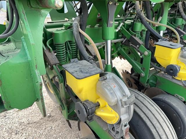 Image of John Deere 1790 equipment image 3