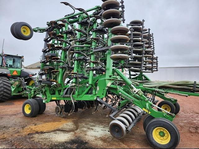 Image of John Deere 1835 equipment image 2