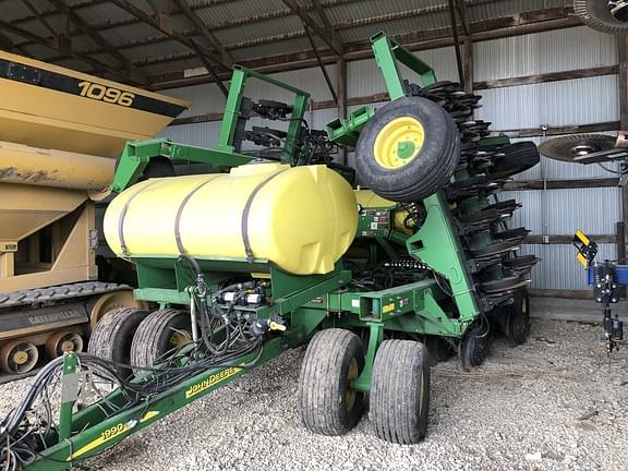 Image of John Deere 1990 Primary image