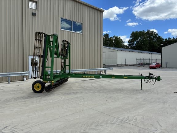 Image of John Deere 200 equipment image 1