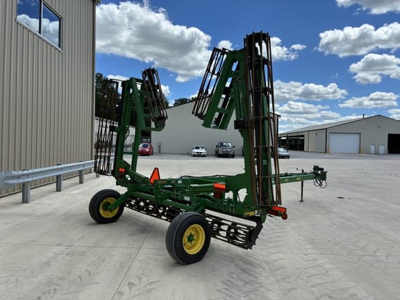 Image of John Deere 200 equipment image 2