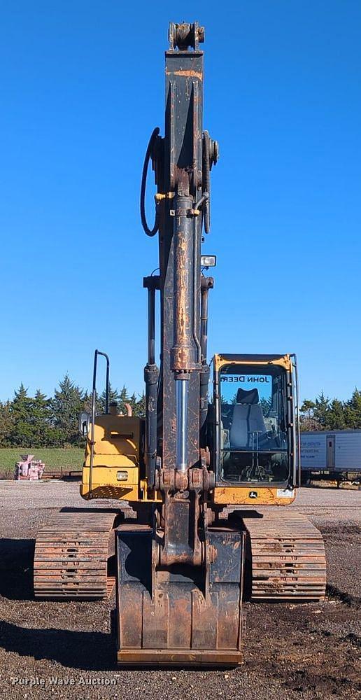 Image of John Deere 200D-LC equipment image 1