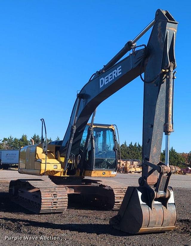 Image of John Deere 200D-LC equipment image 2