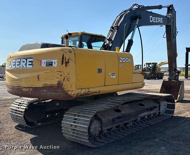 Image of John Deere 200D-LC equipment image 4