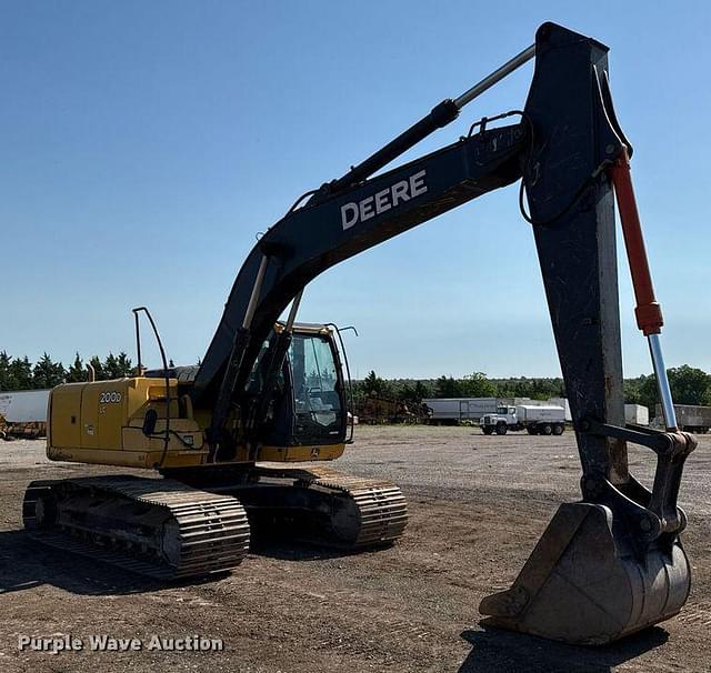 Image of John Deere 200D-LC equipment image 2