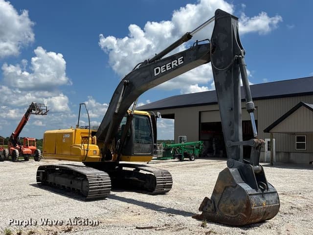 Image of John Deere 200D-LC equipment image 2