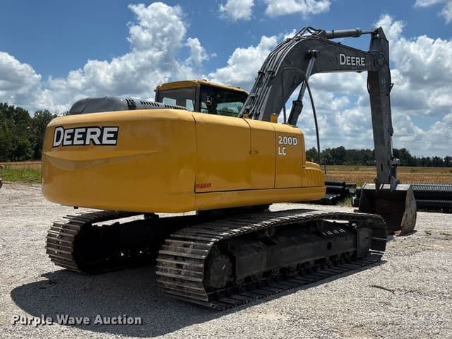 Image of John Deere 200D-LC equipment image 4