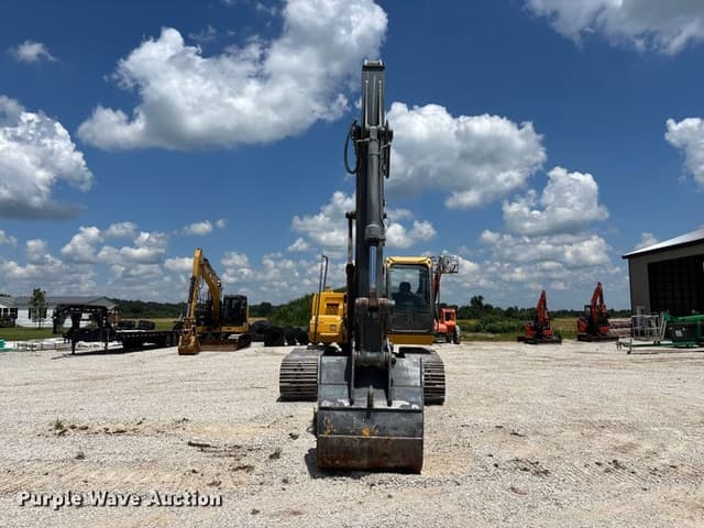 Image of John Deere 200D-LC equipment image 1