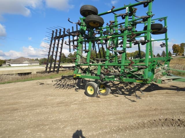 Image of John Deere 2210 equipment image 2