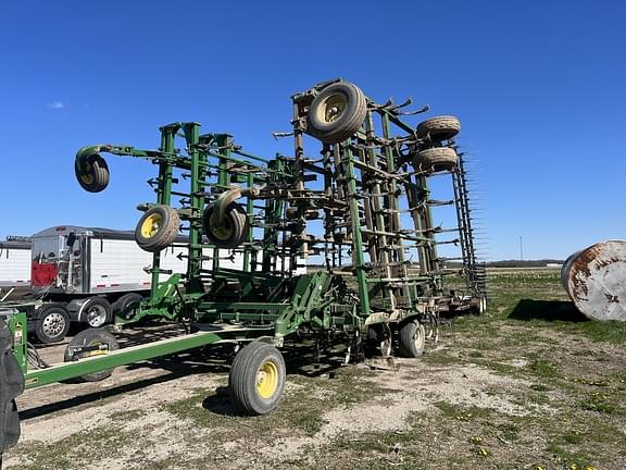 Image of John Deere 2210 equipment image 1