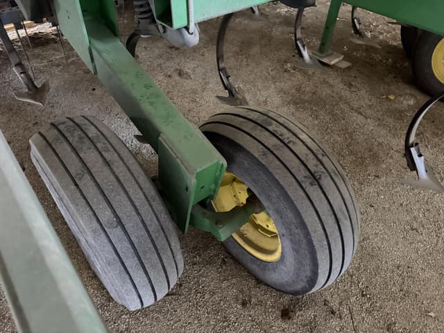 Image of John Deere 2210 equipment image 3