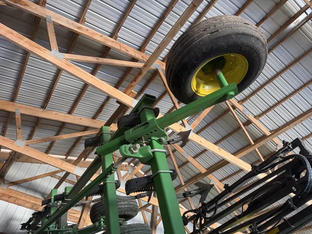 Image of John Deere 2210 equipment image 1