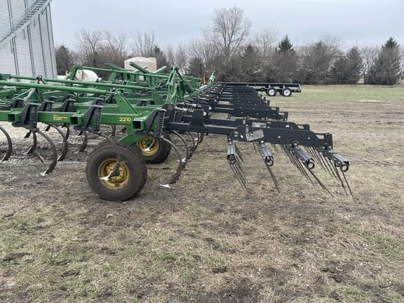 Image of John Deere 2210 equipment image 2