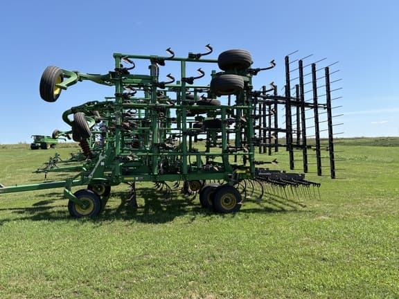 Image of John Deere 2210 equipment image 2