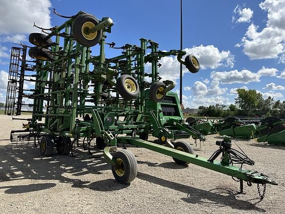 Image of John Deere 2210 equipment image 1