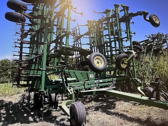 Image of John Deere 2210 equipment image 2