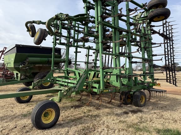 Image of John Deere 2210 equipment image 1