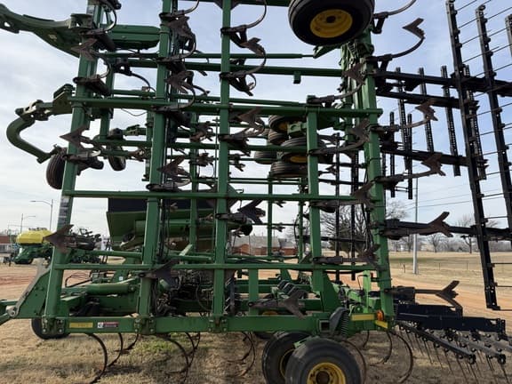 Image of John Deere 2210 equipment image 2