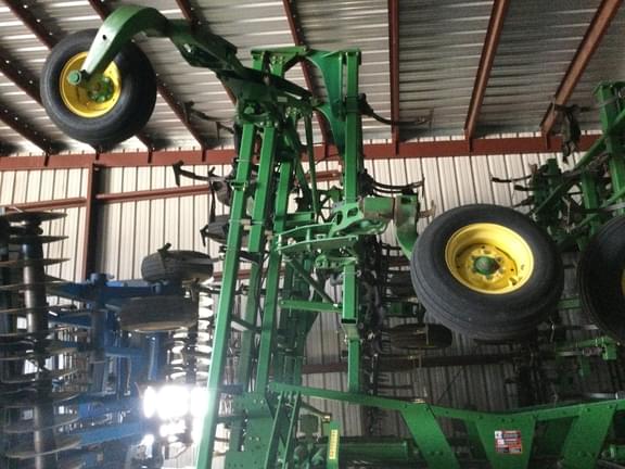 Image of John Deere 2210 equipment image 3