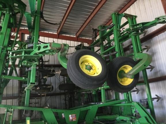 Image of John Deere 2210 equipment image 1