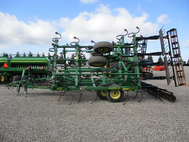 Image of John Deere 2210L equipment image 3