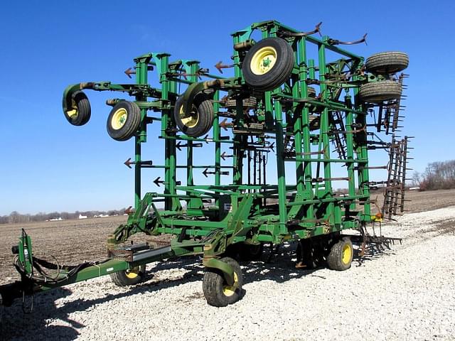 Image of John Deere 2210 equipment image 2