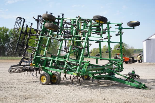 Image of John Deere 2210 equipment image 2