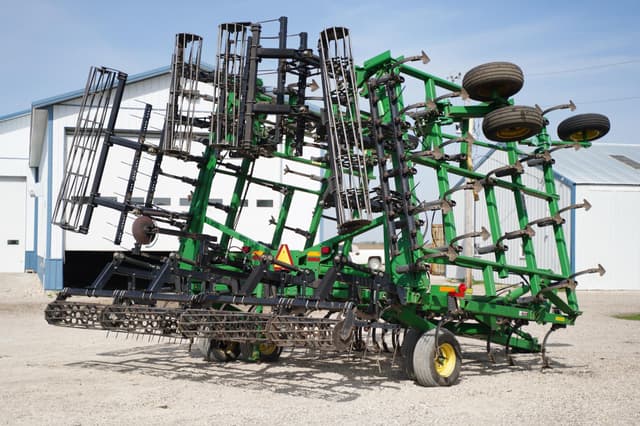 Image of John Deere 2210 equipment image 4