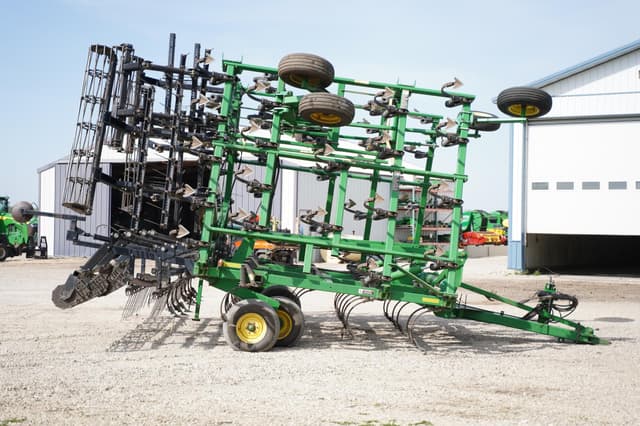 Image of John Deere 2210 equipment image 3