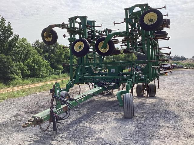 Image of John Deere 2210 equipment image 1