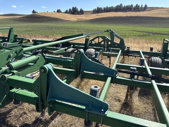 Image of John Deere 2210 equipment image 1