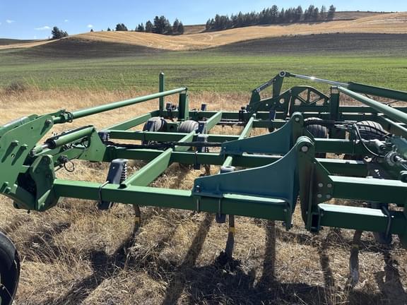 Image of John Deere 2210 equipment image 3