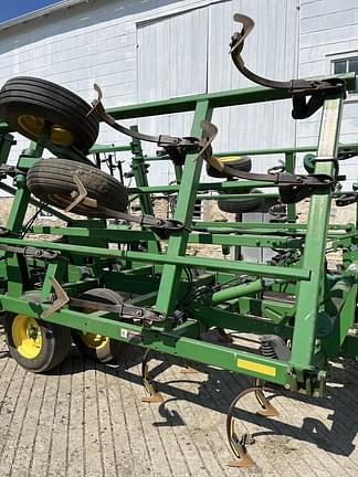 Image of John Deere 2210L equipment image 4