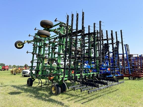 Image of John Deere 2210 equipment image 1