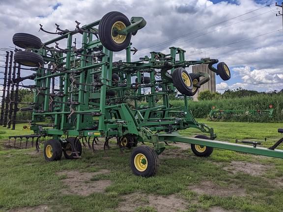 Image of John Deere 2210 equipment image 1