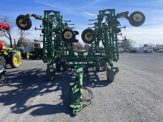 Image of John Deere 2210 equipment image 1