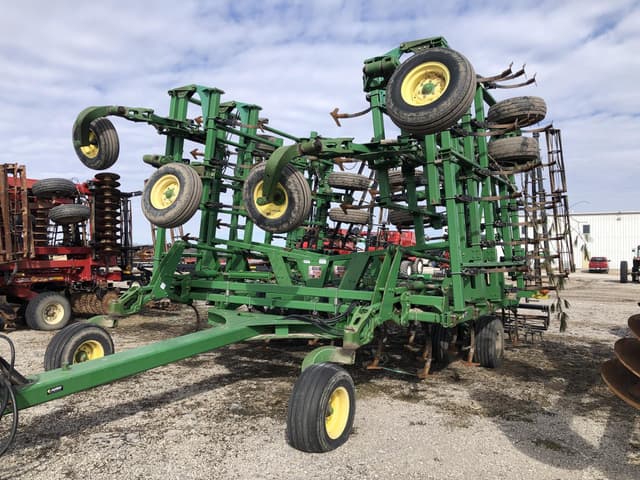 Image of John Deere 2210 equipment image 2