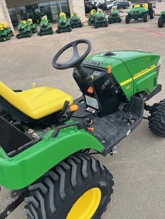 Image of John Deere 2305 equipment image 3