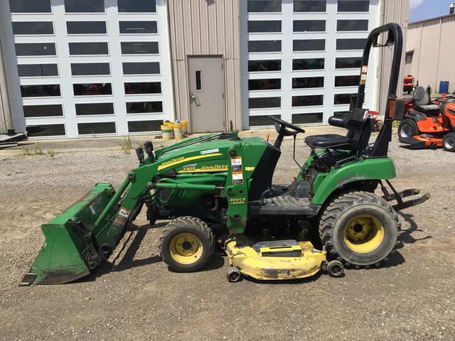 Image of John Deere 2305 equipment image 1
