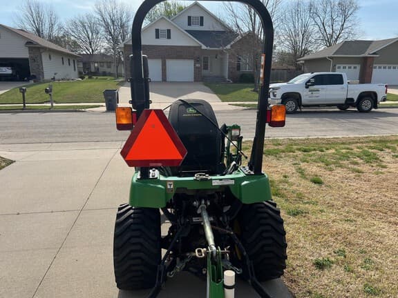 Image of John Deere 2305 equipment image 3