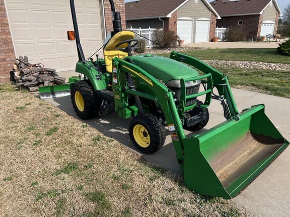 Image of John Deere 2305 Primary image
