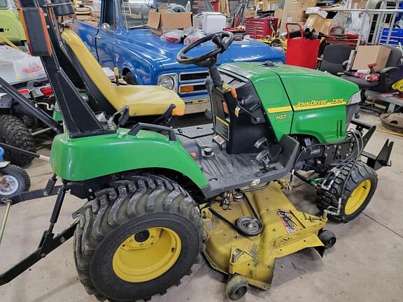 Image of John Deere 2305 equipment image 3