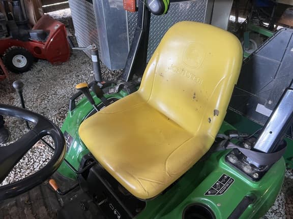 Image of John Deere 2305 equipment image 1