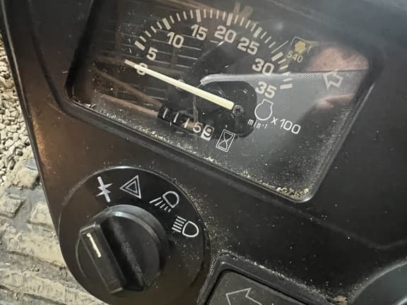 Image of John Deere 2305 equipment image 3