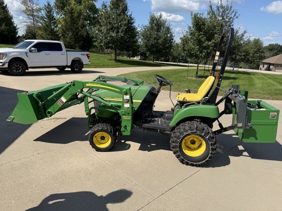 Image of John Deere 2305 equipment image 1