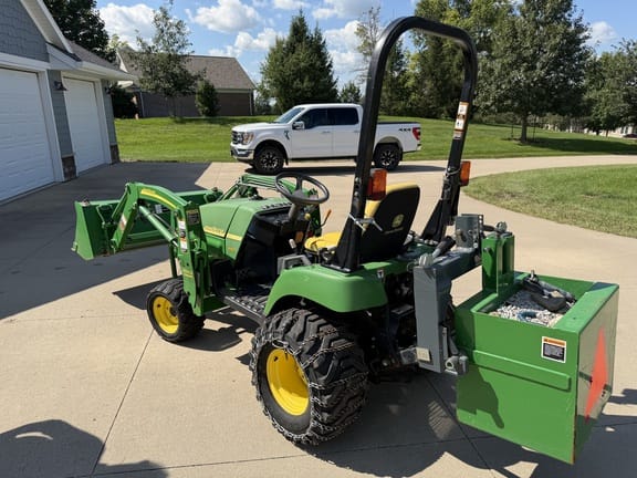 2008 John Deere 2305 Equipment Image0