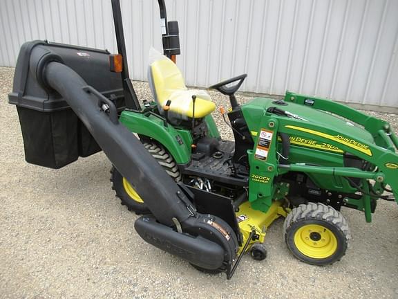 Image of John Deere 2305 equipment image 4