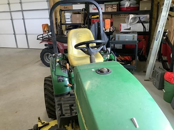Image of John Deere 2305 equipment image 4