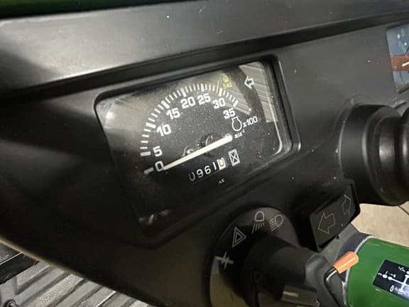 Image of John Deere 2305 equipment image 4